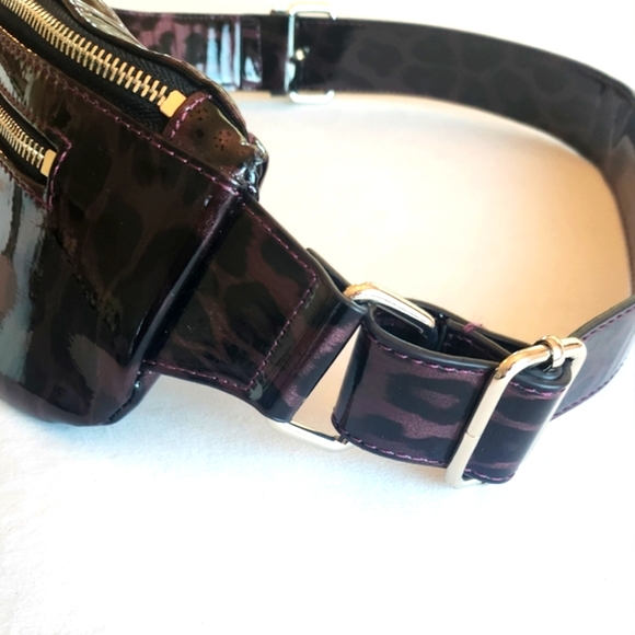New GUESS Varsity Pop Patent Leopard Animal Print Fanny Pack - Picture 5 of 8